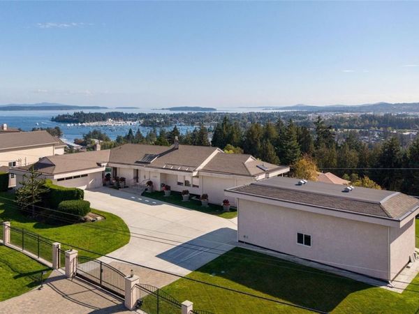 11027 Greenpark Dr , North Saanich, BC V8L 5N5