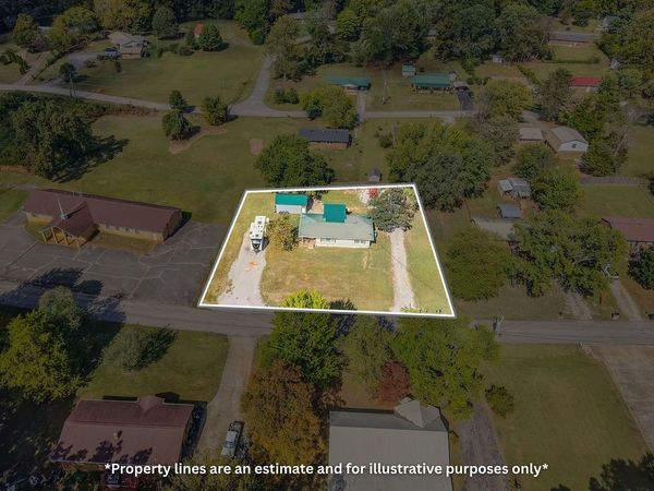318 Susanne St , Lawrenceburg, TN 38464