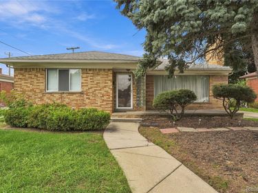 22001 Beverly Street, Oak Park, Mi 48237