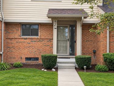 3892 Old Creek Road, Troy, Mi 48084