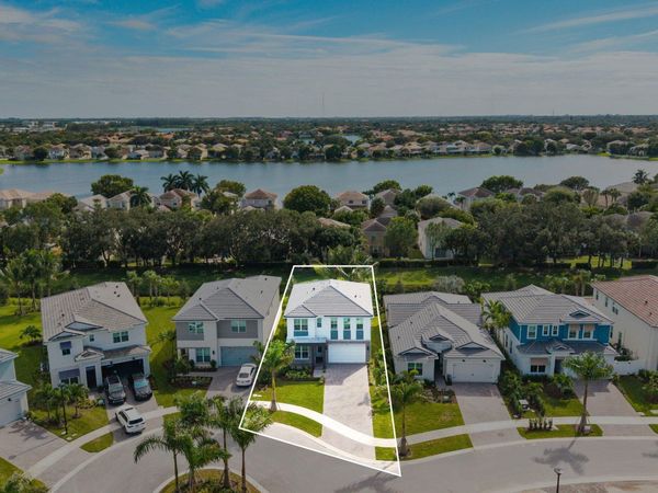 138 Parkside Way, Royal Palm Beach, FL 33414
