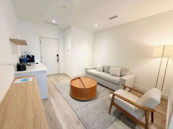 229 SW 9th St , Unit 303, Miami, FL 33130