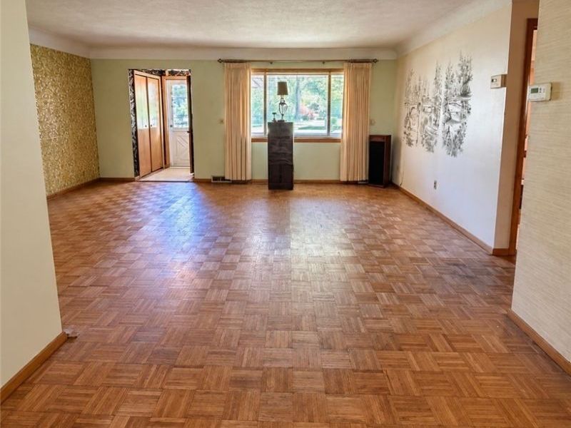 470 Karl Drive, Richmond Heights, OH 44143 Photo 4