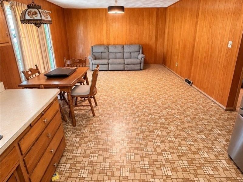 470 Karl Drive, Richmond Heights, OH 44143 Photo 9