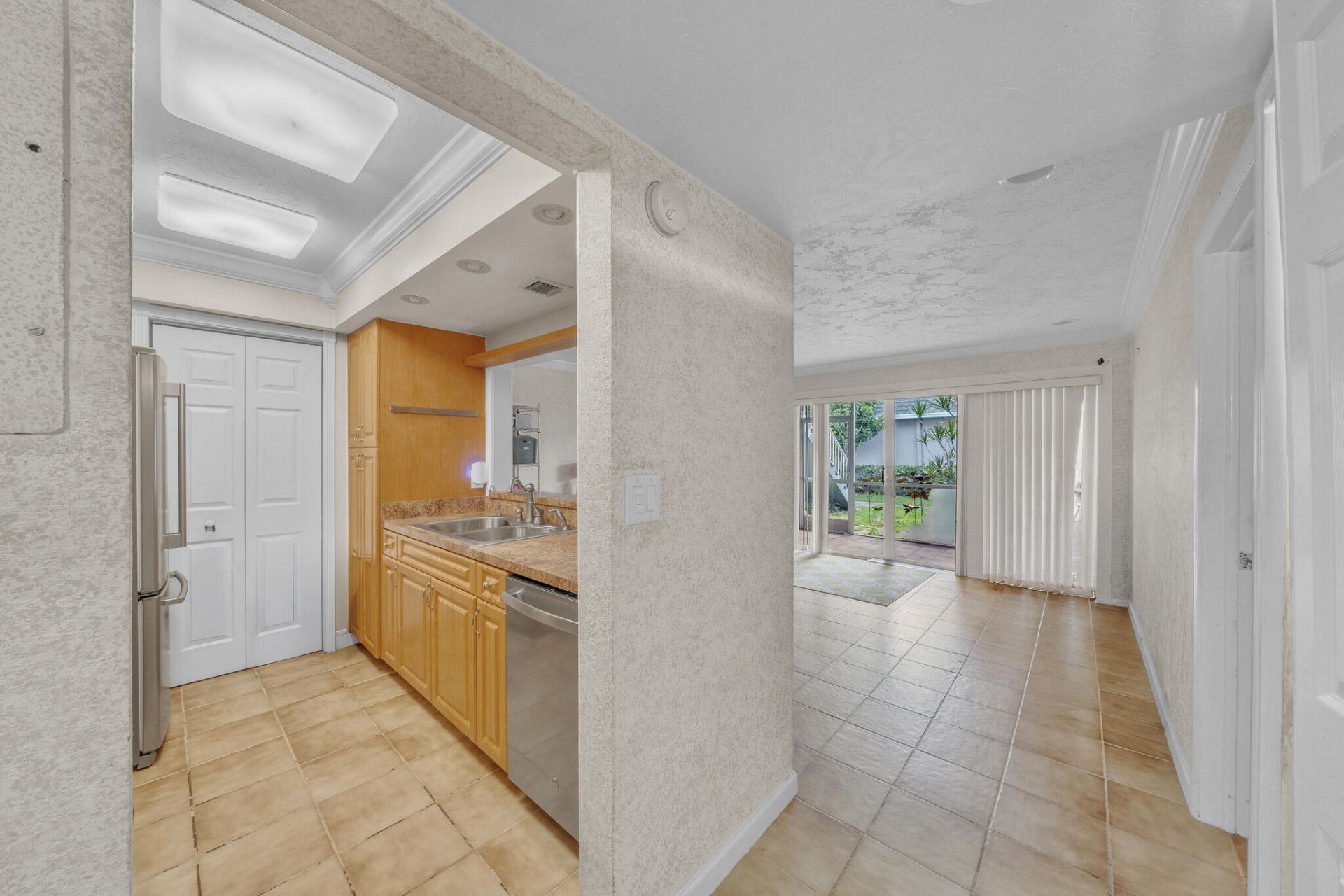 420 NW 70th Avenue, Unit 129, Plantation, FL 33317 Photo