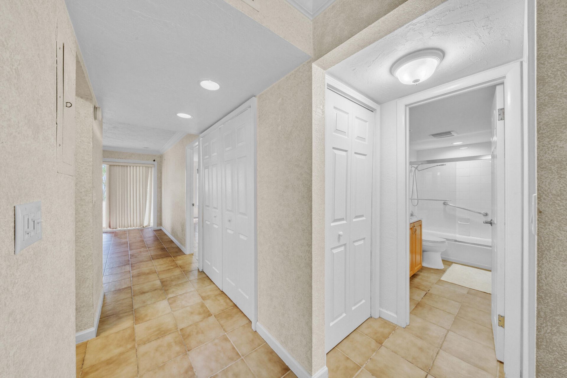 420 NW 70th Avenue, Unit 129, Plantation, FL 33317 Photo