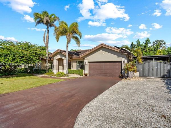 15695 SW 153rd Ave , Miami, FL 33187
