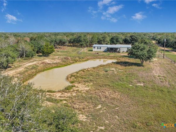 208 Private Road 1067, Hallettsville, TX 77964