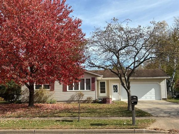 3037 Hartwood Drive, Eau Claire, WI 54703