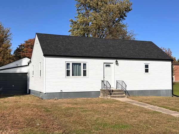 225 Latrobe Avenue, McCallsburg, IA 50154