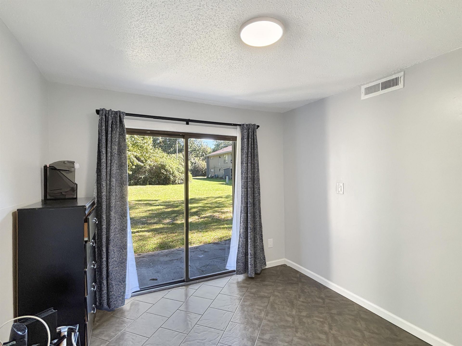 2000 Greens Blvd. Photo 8