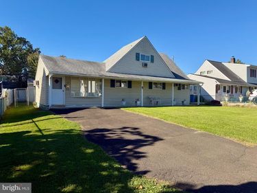 17 RAMBLER LANE , LEVITTOWN, PA 19055
