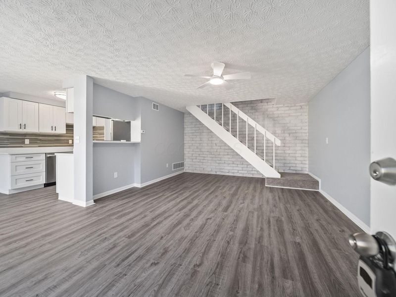 2538 Nassau Drive, Unit 29B, Columbus, OH 43232 Photo 3