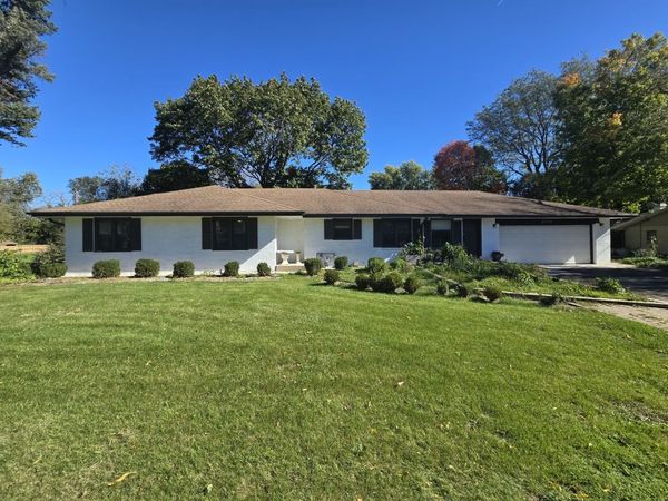 31111 N O'plaine Road, Green Oaks, IL 60048
