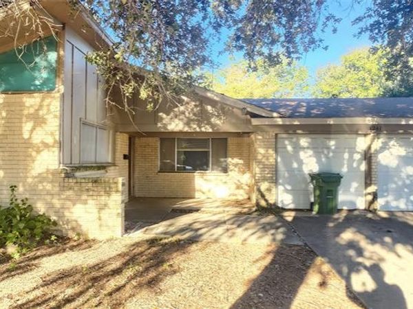 1241 Valentine Street , Hurst, TX 76053