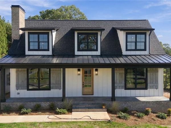 7389 Plunkett Road , Belews Creek, NC 27009