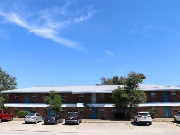 302 Calhoun DR, Unit 3, Rockdale, TX 76567