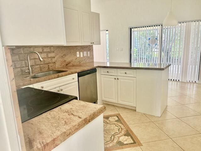 7045 Golf Pointe Circle, Unit 7045, Tamarac, FL 33321 Photo