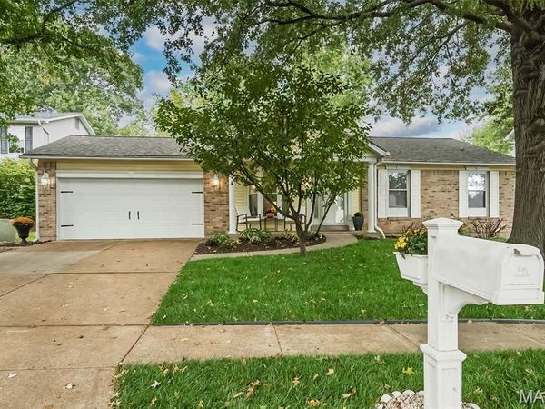 3049 Arrowhead Point Drive, Oakville, MO 63129