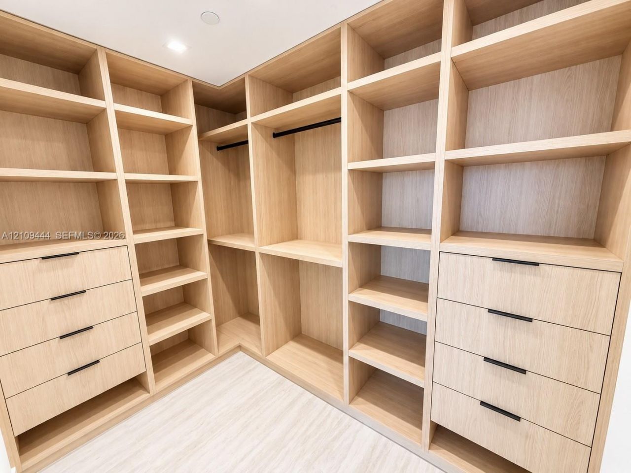 2411 Laguna Cir , Unit 2311, North Miami, FL 33180 Photo