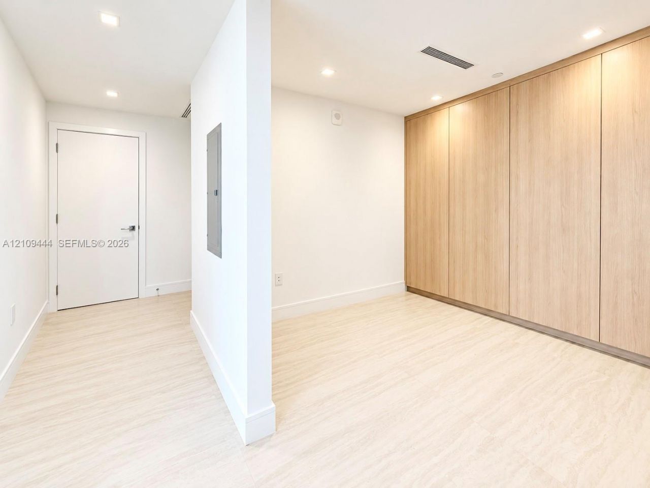 2411 Laguna Cir , Unit 2311, North Miami, FL 33180 Photo