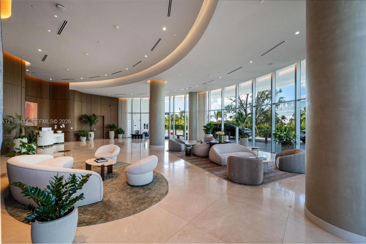 2411 Laguna Cir , Unit 2311, North Miami, FL 33180 Photo