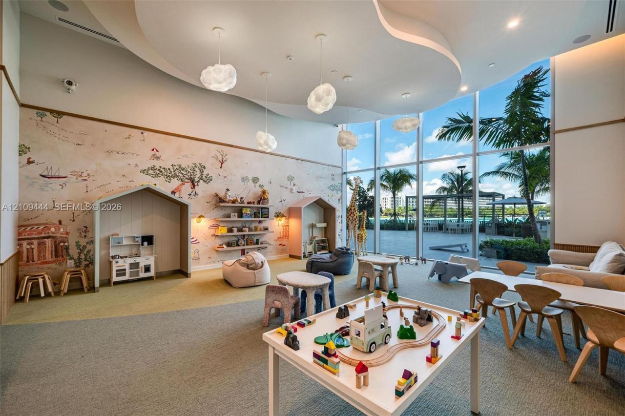 2411 Laguna Cir , Unit 2311, North Miami, FL 33180 Photo