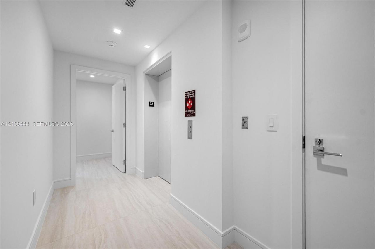 2411 Laguna Cir , Unit 2311, North Miami, FL 33180 Photo