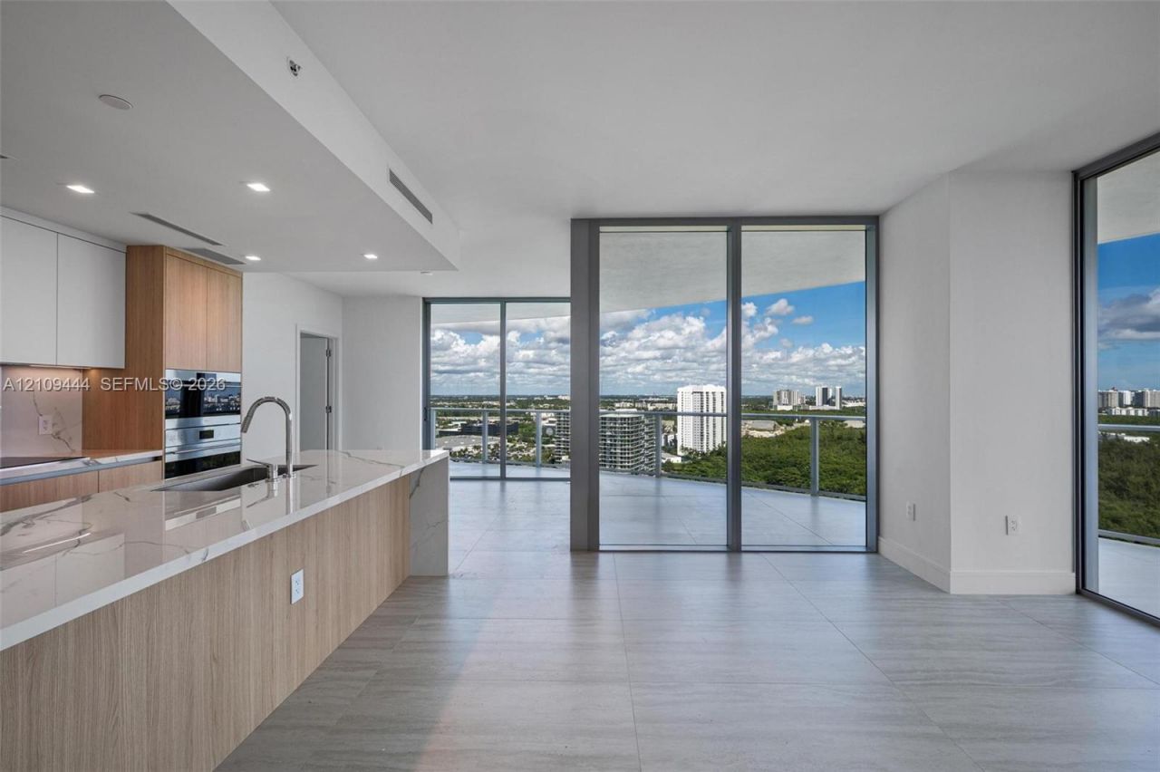 2411 Laguna Cir , Unit 2311, North Miami, FL 33180 Photo