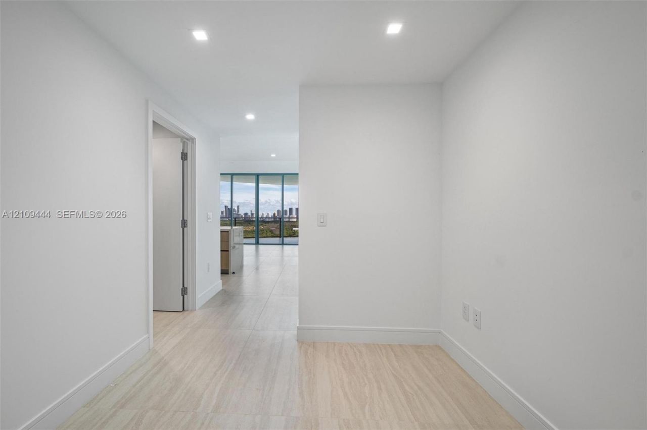 2411 Laguna Cir , Unit 2311, North Miami, FL 33180 Photo