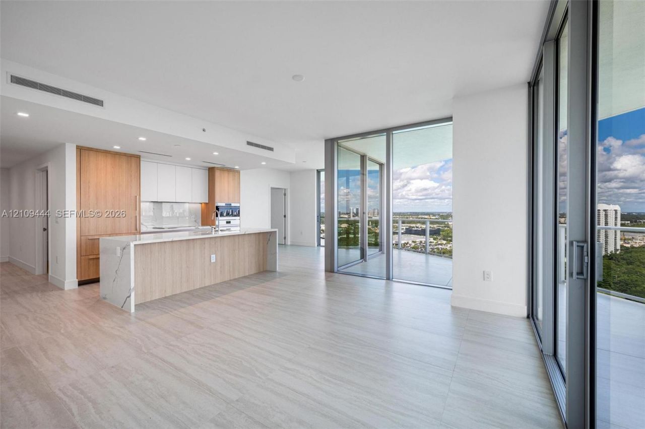 2411 Laguna Cir , Unit 2311, North Miami, FL 33180 Photo