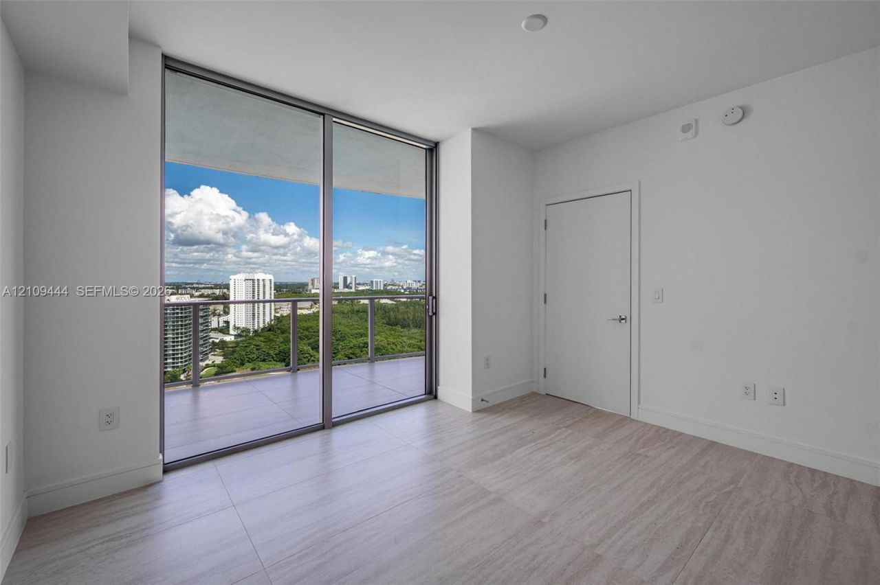 2411 Laguna Cir , Unit 2311, North Miami, FL 33180 Photo