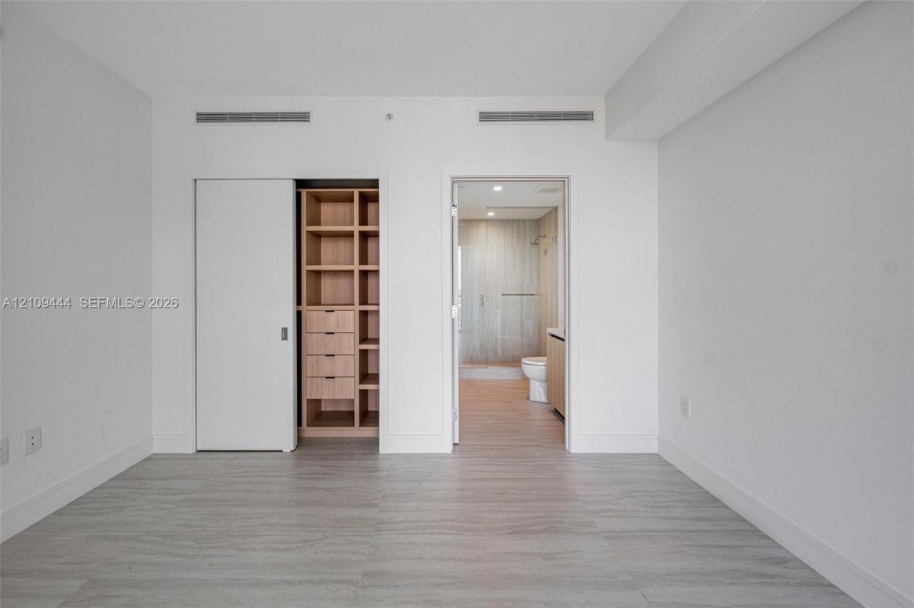 2411 Laguna Cir , Unit 2311, North Miami, FL 33180 Photo