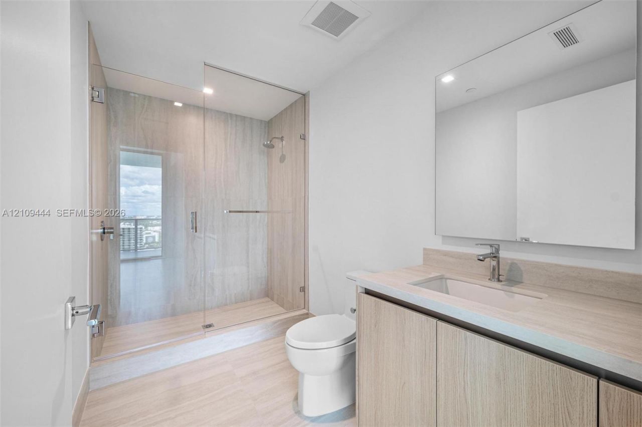 2411 Laguna Cir , Unit 2311, North Miami, FL 33180 Photo