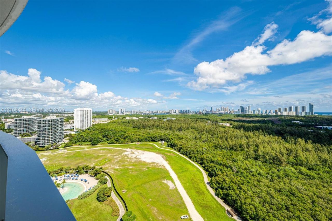 2411 Laguna Cir , Unit 2311, North Miami, FL 33180 Photo