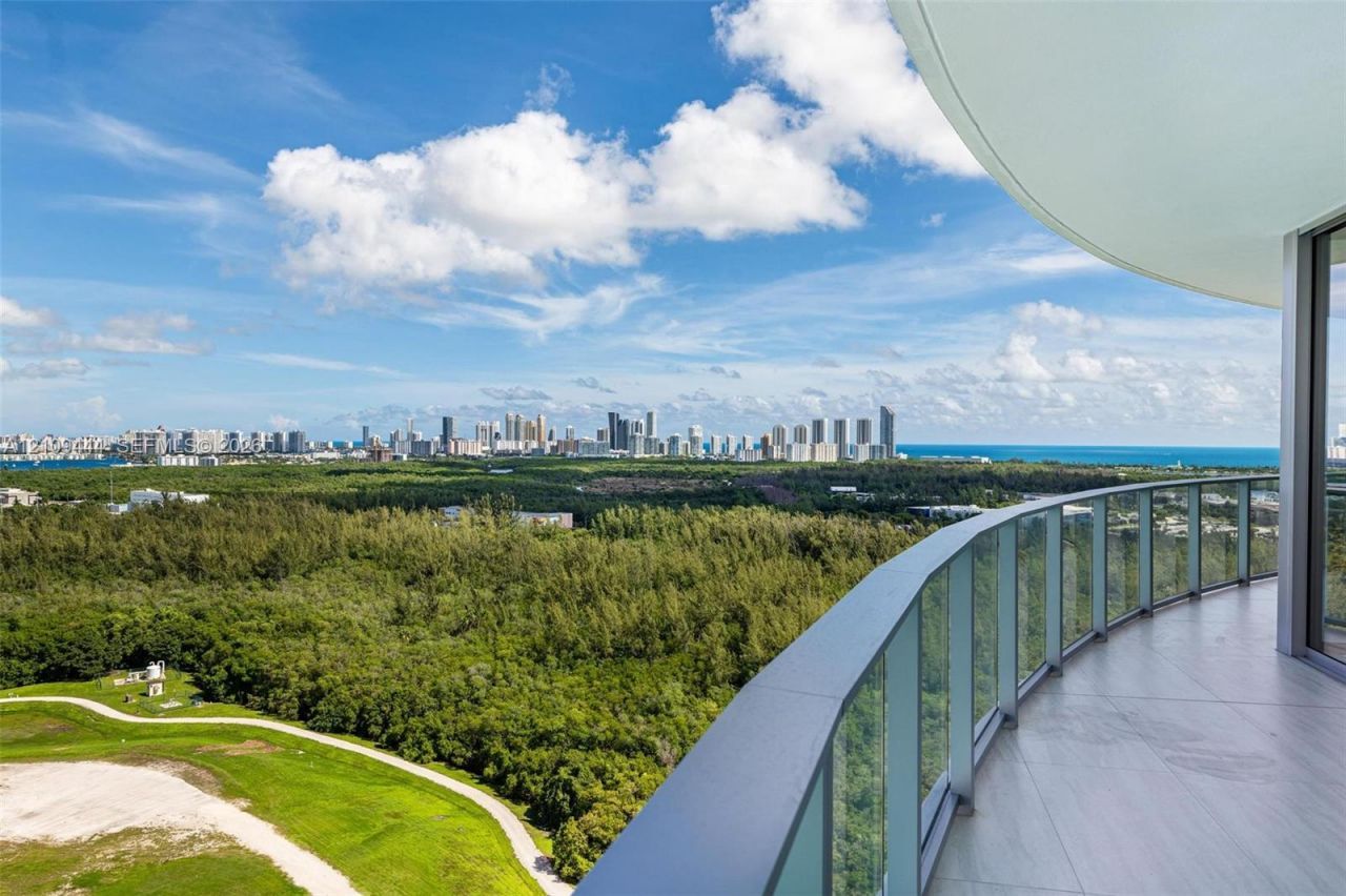 2411 Laguna Cir , Unit 2311, North Miami, FL 33180 Photo