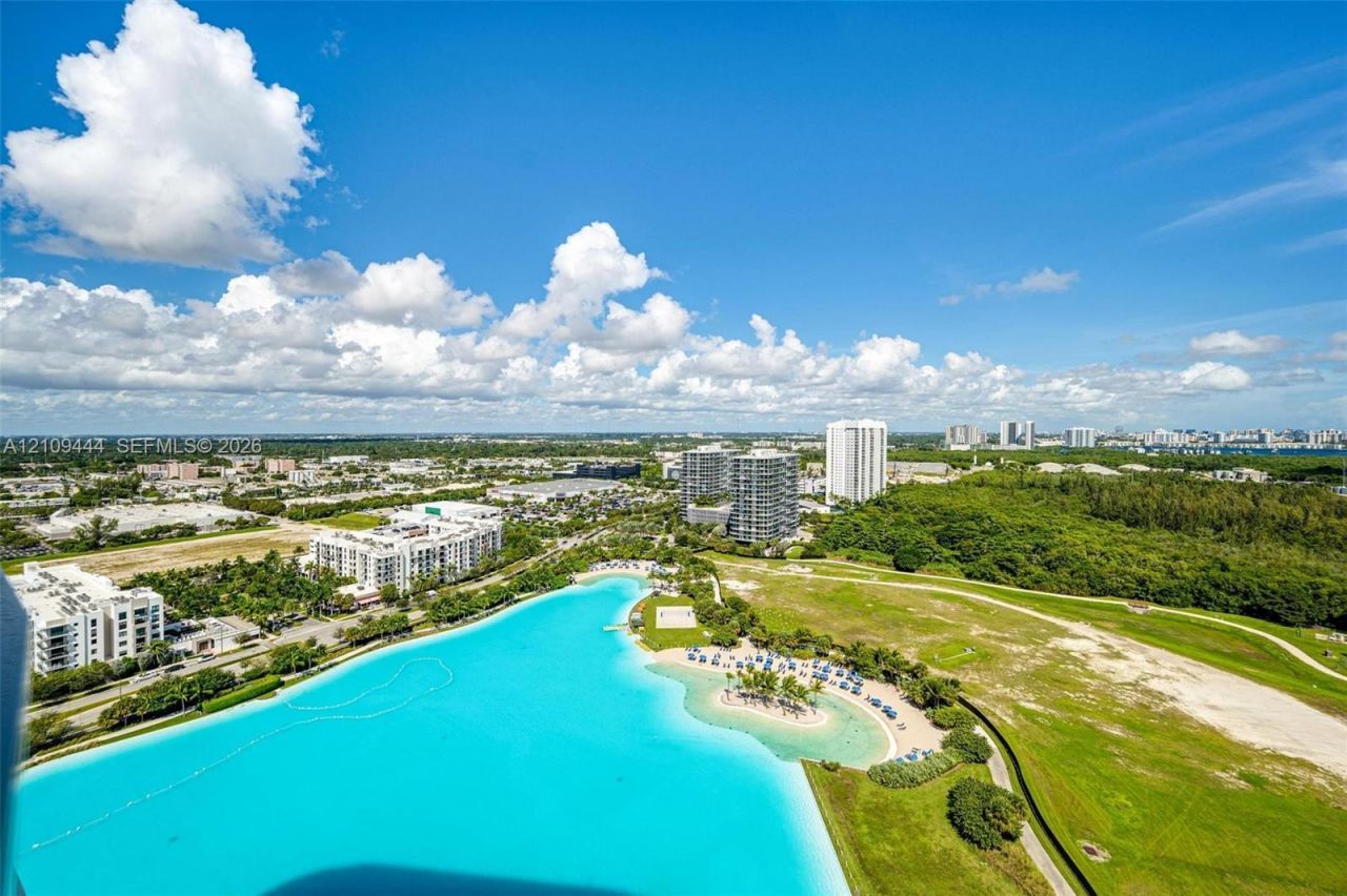 2411 Laguna Cir , Unit 2311, North Miami, FL 33180 Photo