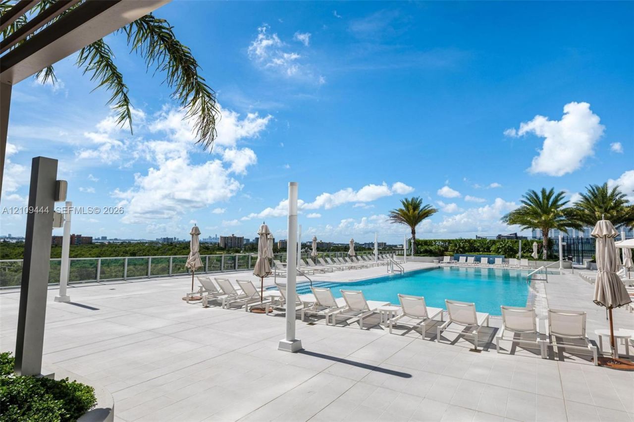 2411 Laguna Cir , Unit 2311, North Miami, FL 33180 Photo
