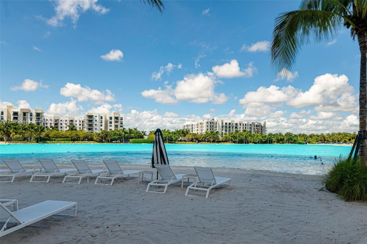 2411 Laguna Cir , Unit 2311, North Miami, FL 33180 Photo