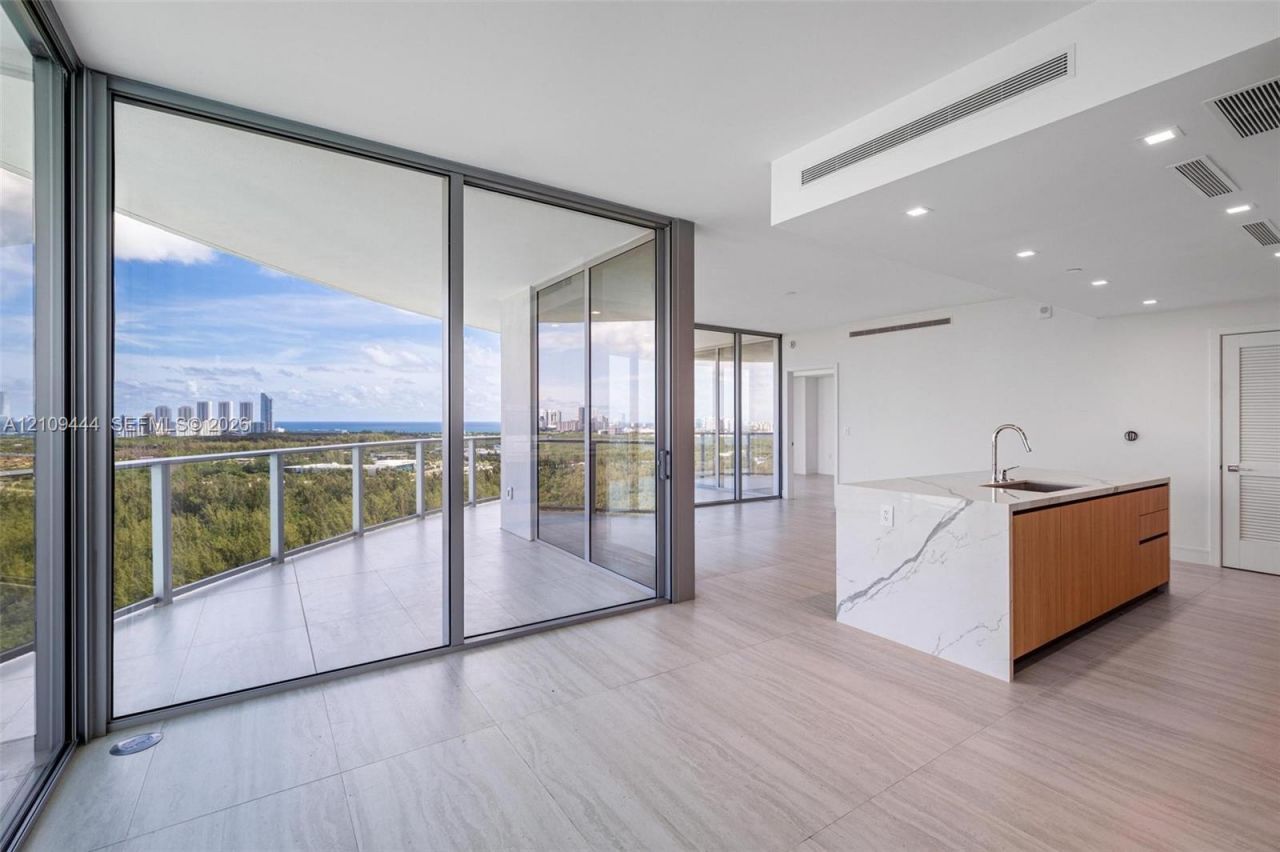 2411 Laguna Cir , Unit 2311, North Miami, FL 33180 Photo