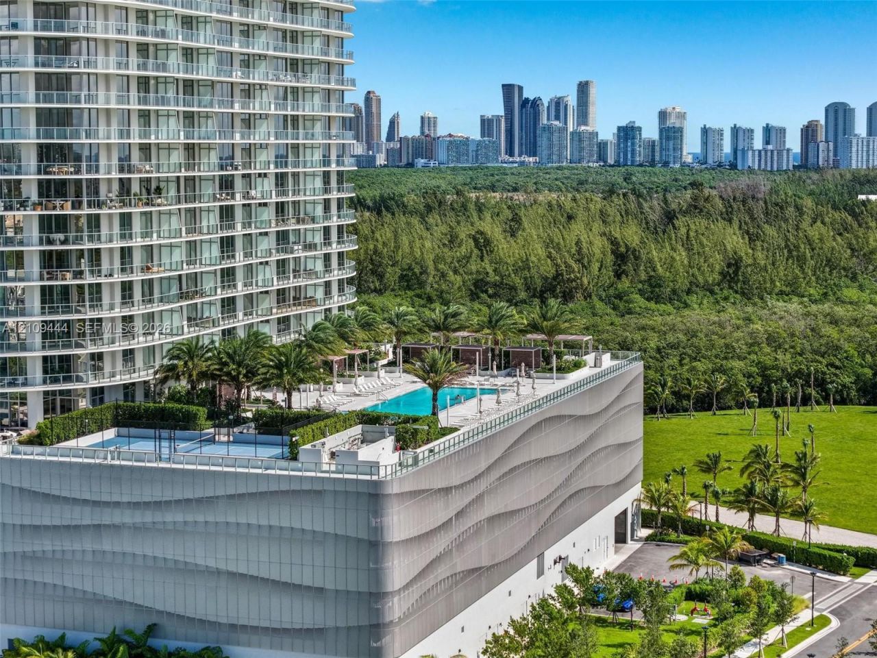 2411 Laguna Cir , Unit 2311, North Miami, FL 33180 Photo