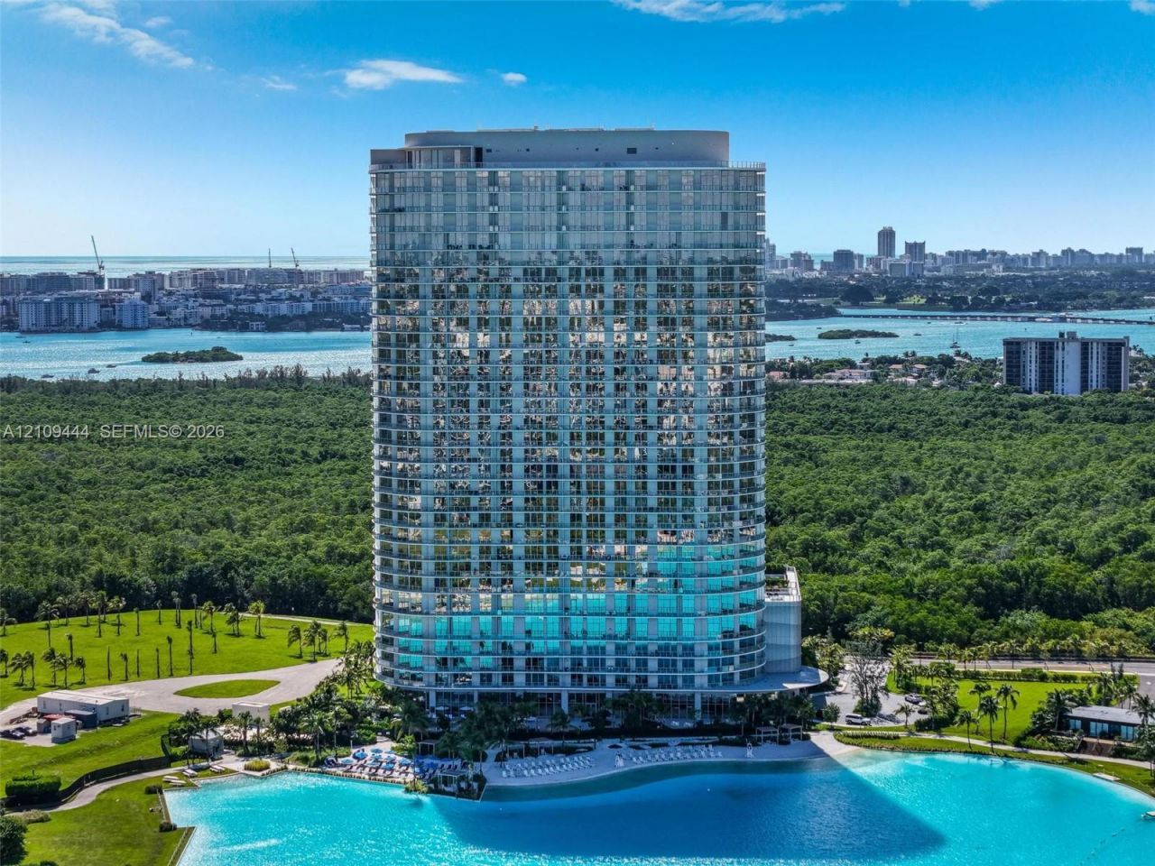 2411 Laguna Cir , Unit 2311, North Miami, FL 33180 Photo