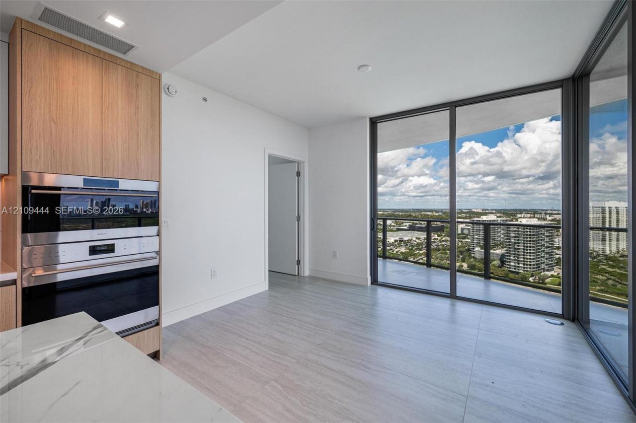 2411 Laguna Cir , Unit 2311, North Miami, FL 33180 Photo