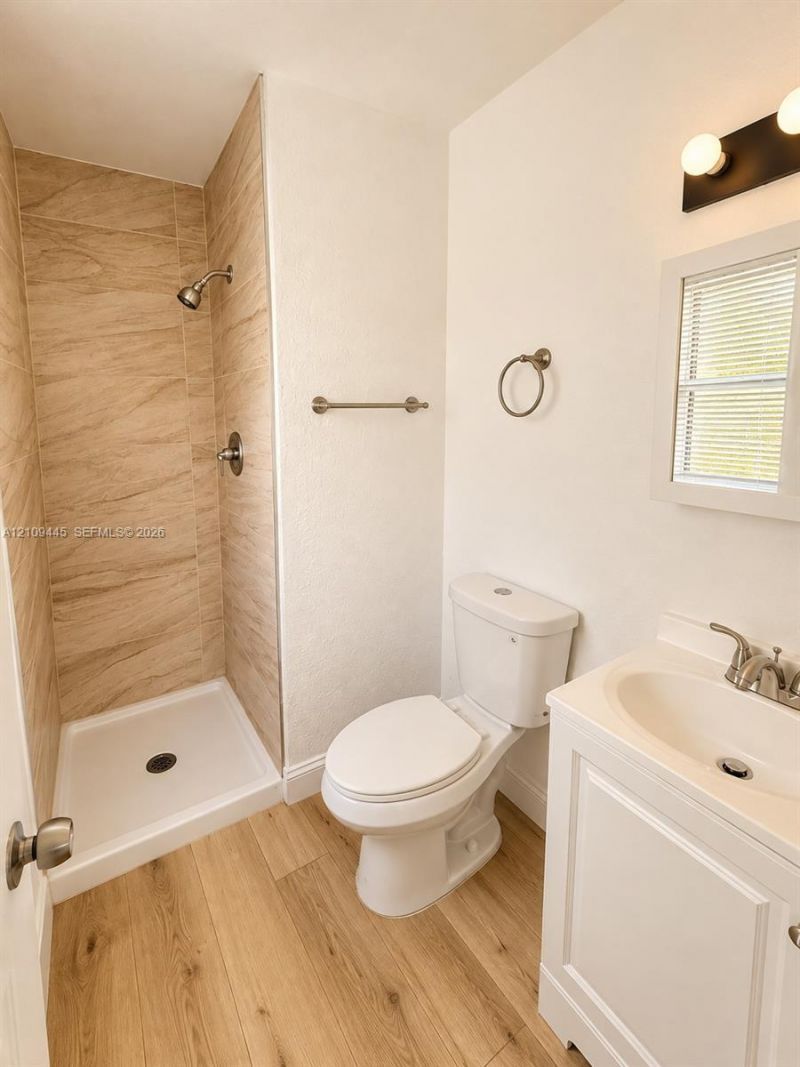 539 NW 1st Ave , Unit 4, Hallandale Beach, FL 33009 Photo