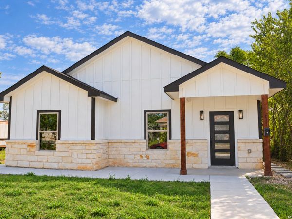 237 AVENUE D, Poteet, TX 78065
