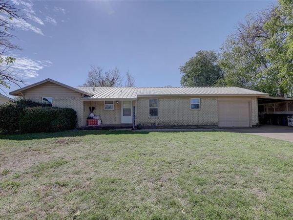 901 Elizabeth Boulevard, Granbury, TX 76048