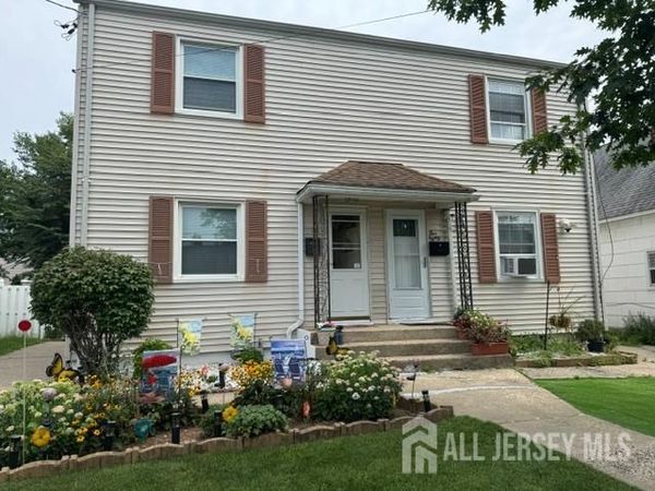 582 Garden Avenue , Woodbridge, NJ 07095