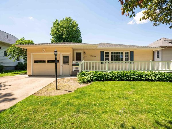 703 11th Street, Grundy Center, IA 50638