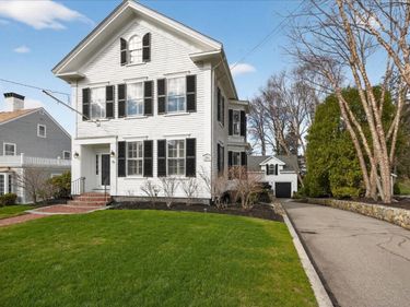 33 Lincoln St, Hingham, MA 02043