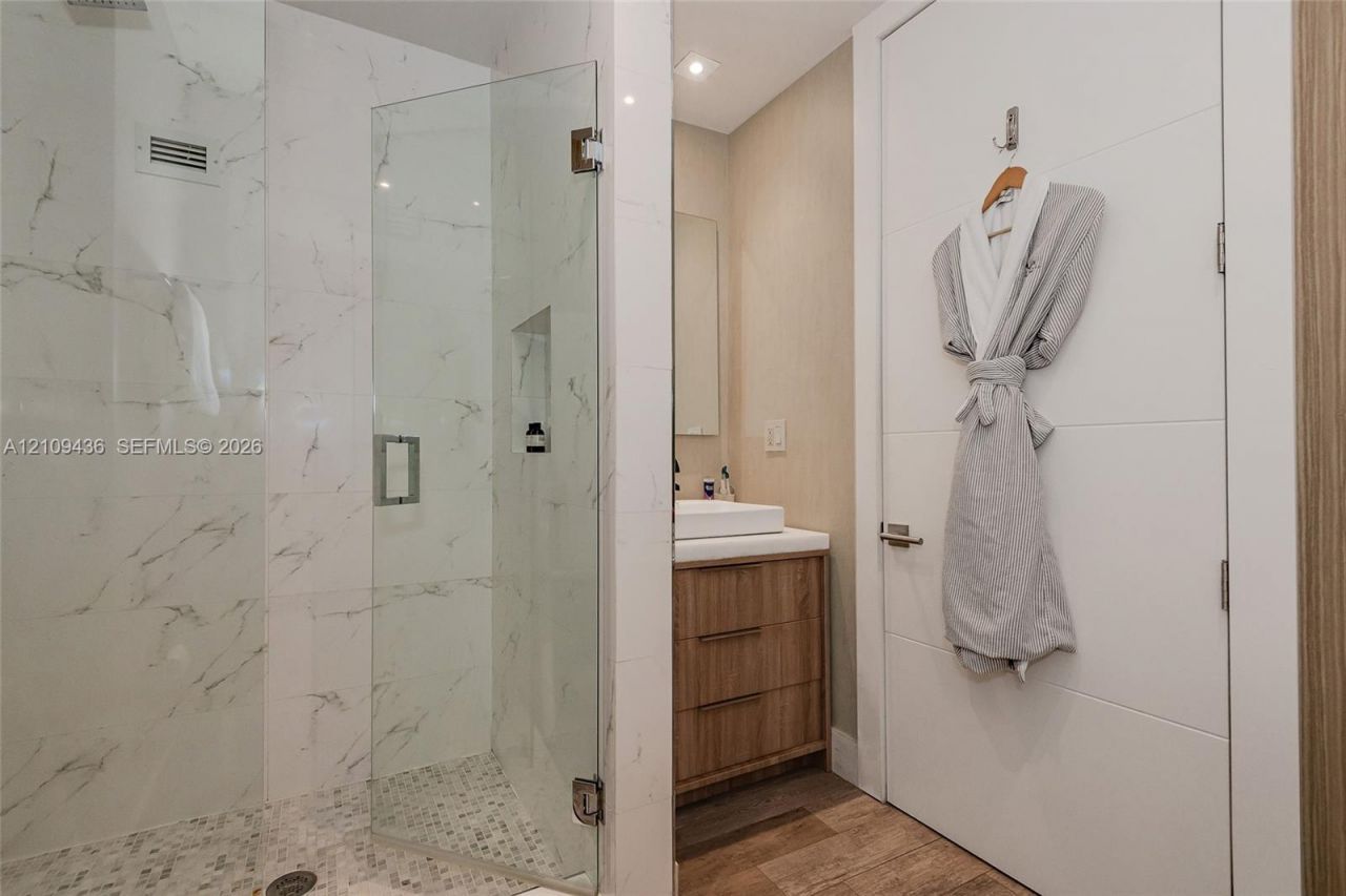 2301 Collins Ave , Unit 1615, Miami Beach, FL 33139 Photo